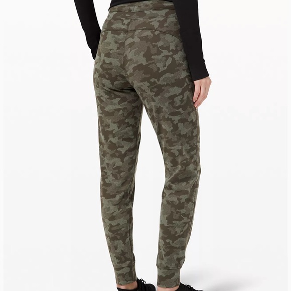 Lululemon Ready to Rulu Joggers - Picture 2 of 13